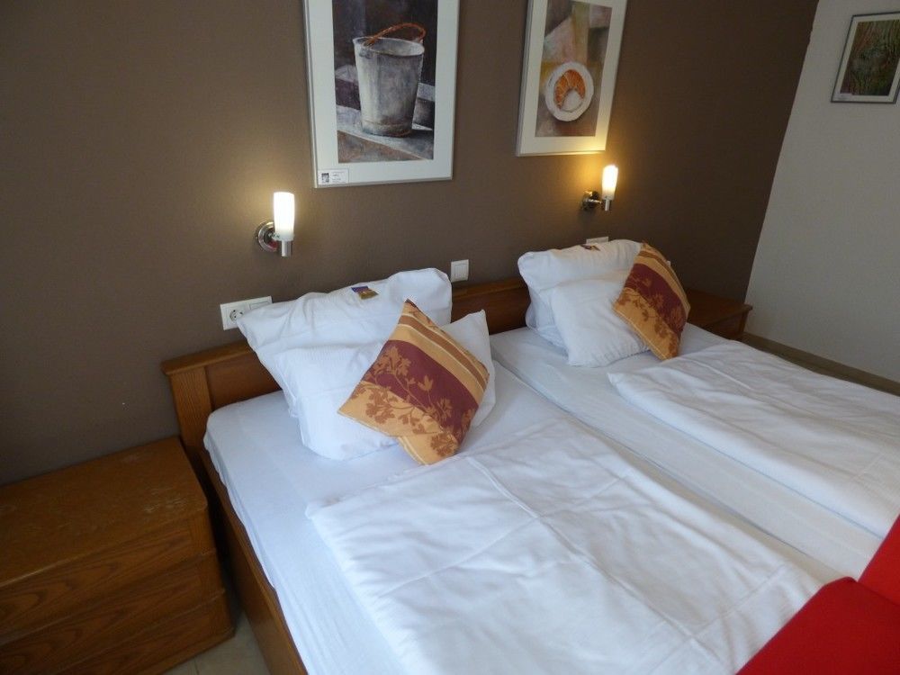 Hotel Art Inn Динслакен Екстериор снимка