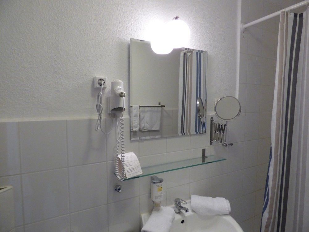 Hotel Art Inn Динслакен Екстериор снимка