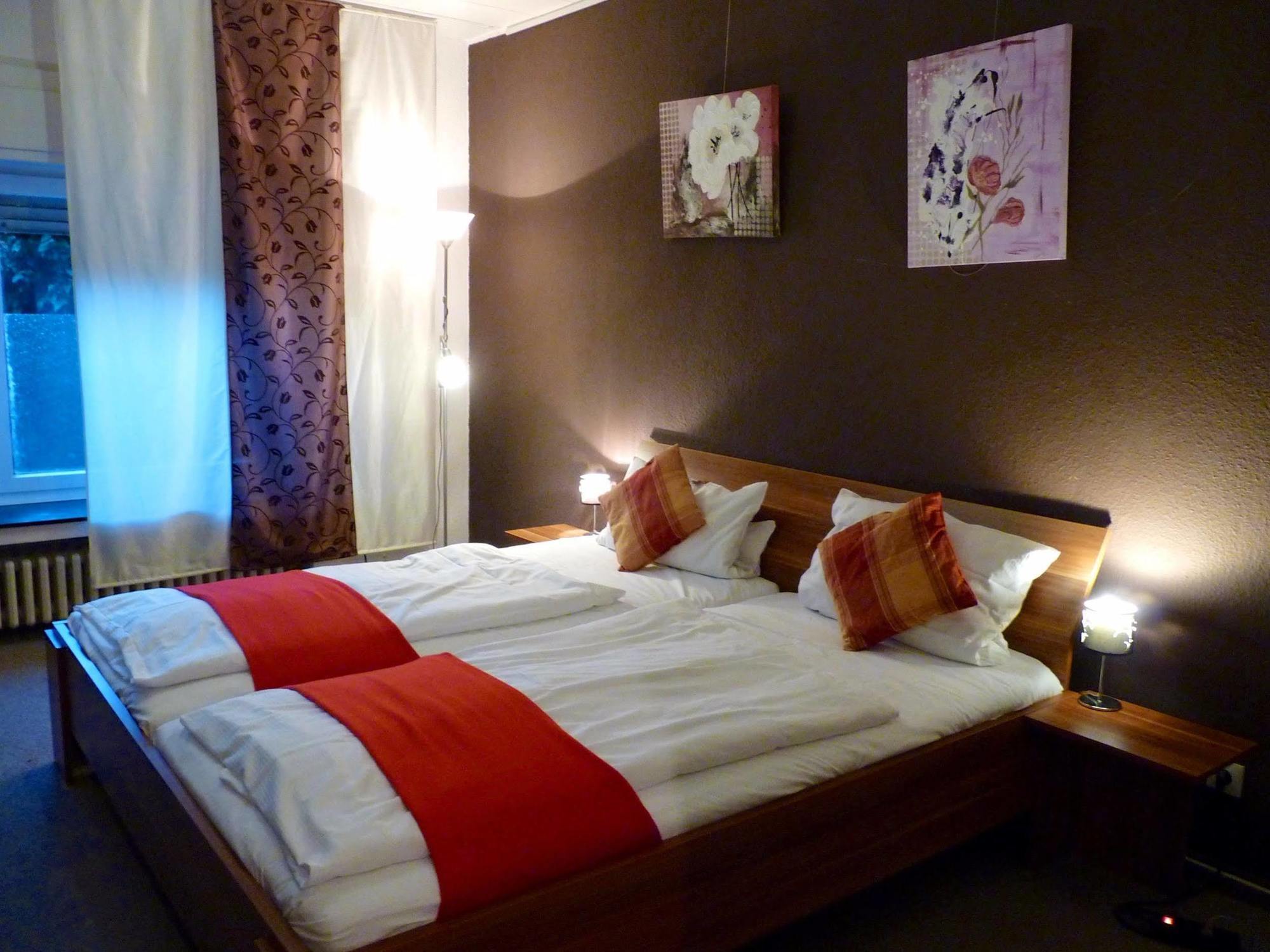 Hotel Art Inn Динслакен Екстериор снимка
