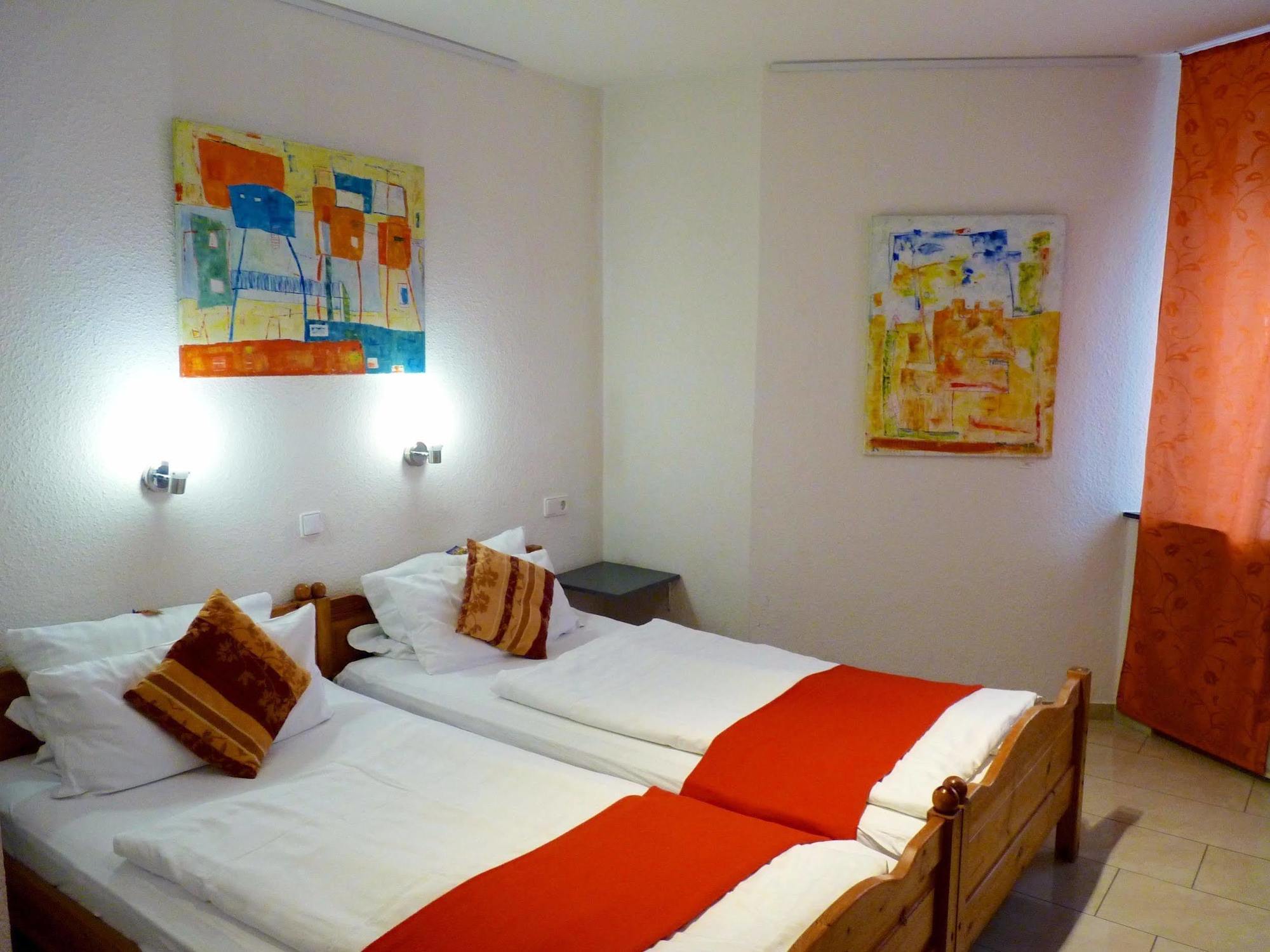 Hotel Art Inn Динслакен Екстериор снимка