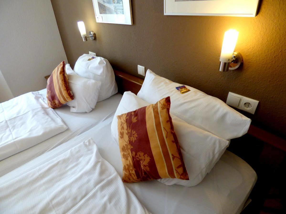 Hotel Art Inn Динслакен Екстериор снимка