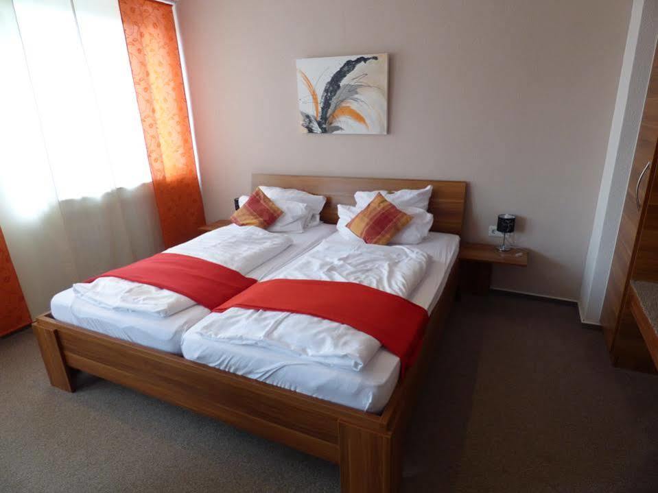 Hotel Art Inn Динслакен Екстериор снимка